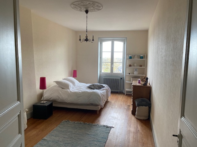 Chambre Plafond, murs, boiseries, radiateur Avant